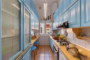 Luokittelematon kuva, 3 kautta 30, painike