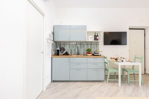 Fridge, microwave, stovetop, coffee/tea maker - Holiday Home 'Domus Mediterranea' with Wi-Fi and Air Conditioning (Sorrento)