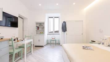 Iron/ironing board, WiFi, bed sheets