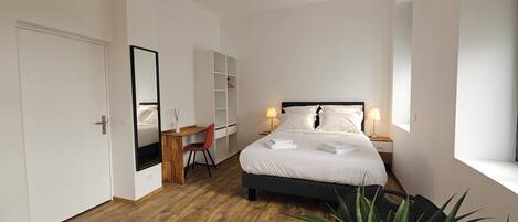 1 bedroom, desk, free WiFi, bed sheets