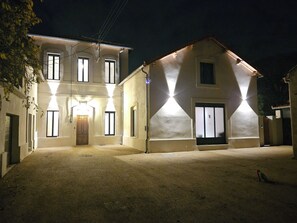 Uklassifisert bilde, 3 av 8, knapp