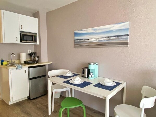 Unclassified image, 1 of 22, button