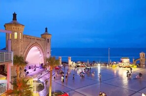 Unclassified image, 5 of 22, button