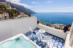Outdoor spa tub - Aurora Sky with Terrace and Jacuzzi (Positano)