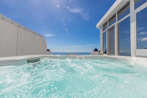Outdoor spa tub - Aurora Sky with Terrace and Jacuzzi (Positano)