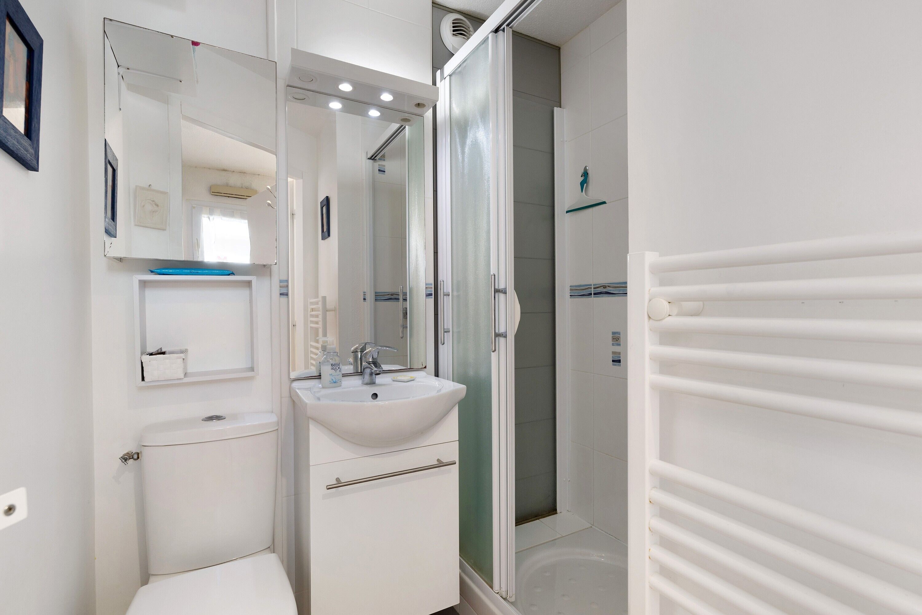 Een douche, een haardroger