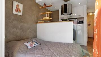 1 bedroom, iron/ironing board