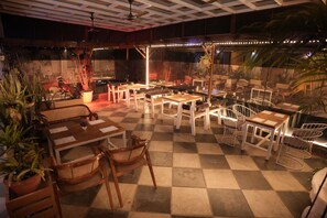 Unclassified image, 4 of 6, button