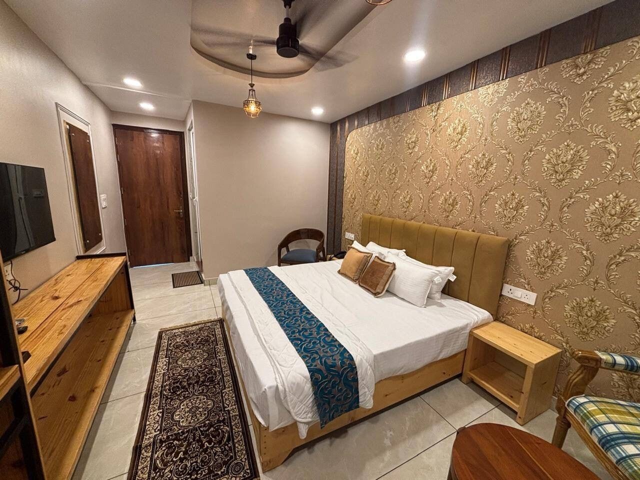 Deluxe Single Room, Balcony, Hill View