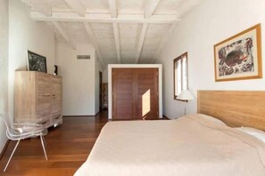 4 chambres, fer et planche à repasser, accès Internet, draps fournis