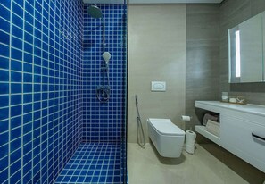 Ducha, artículos de tocador gratuitos, secador de pelo, shampoo