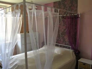 8 camere, ferro/asse da stiro