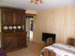 8 bedrooms, iron/ironing board - Historic Post House Gîte, 8 Bedrooms (Les Rousses)
