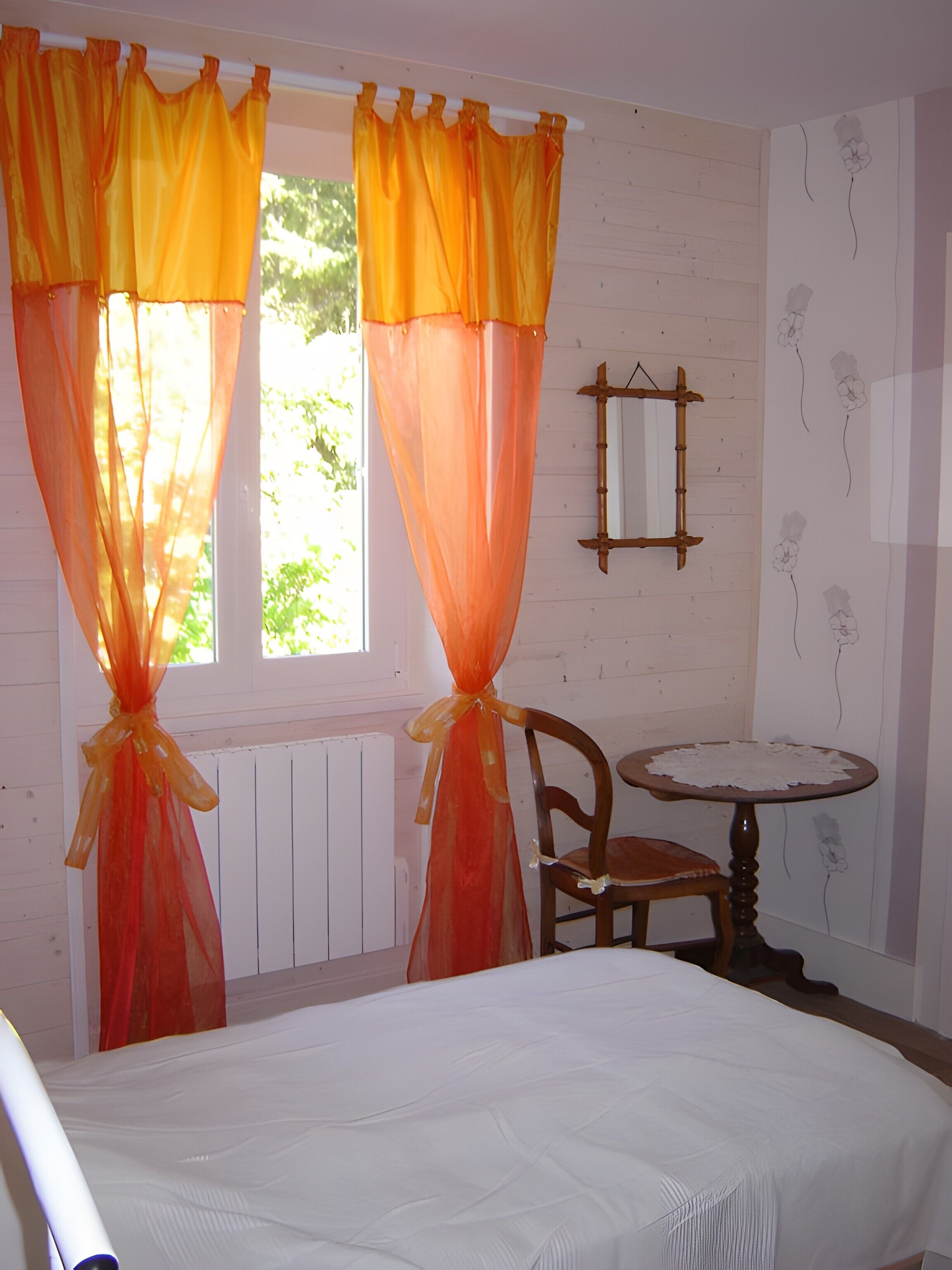 8 camere, ferro/asse da stiro