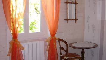 8 habitaciones y tabla de planchar con plancha