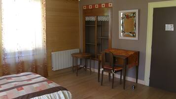 8 camere, ferro/asse da stiro