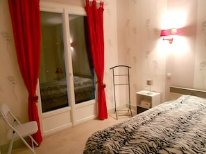 4 chambres, fer et planche Ă repasser