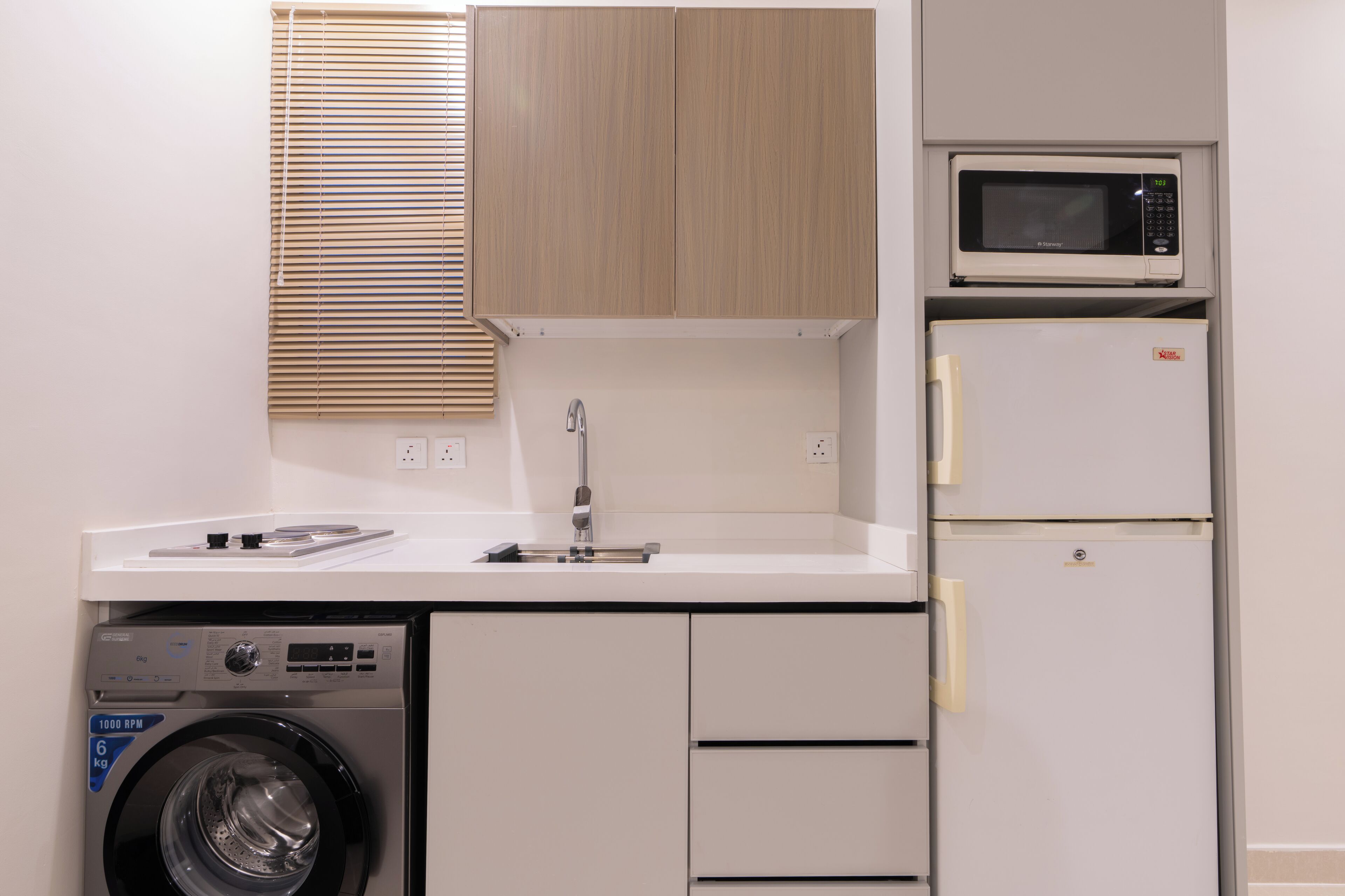 Fridge, microwave, stovetop