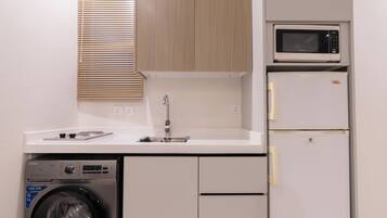 Fridge, microwave, stovetop