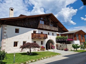 Unclassified image, 4 of 18, button - Vrbo Property (Natz)