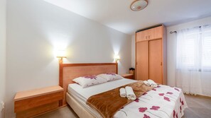 5 chambres, fer et planche à repasser, Wi-Fi gratuit, draps fournis