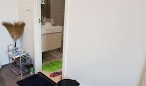 Bathroom - #0 1BR Free pool&gym+ fast WIFI /Airport Link (Bangkok)