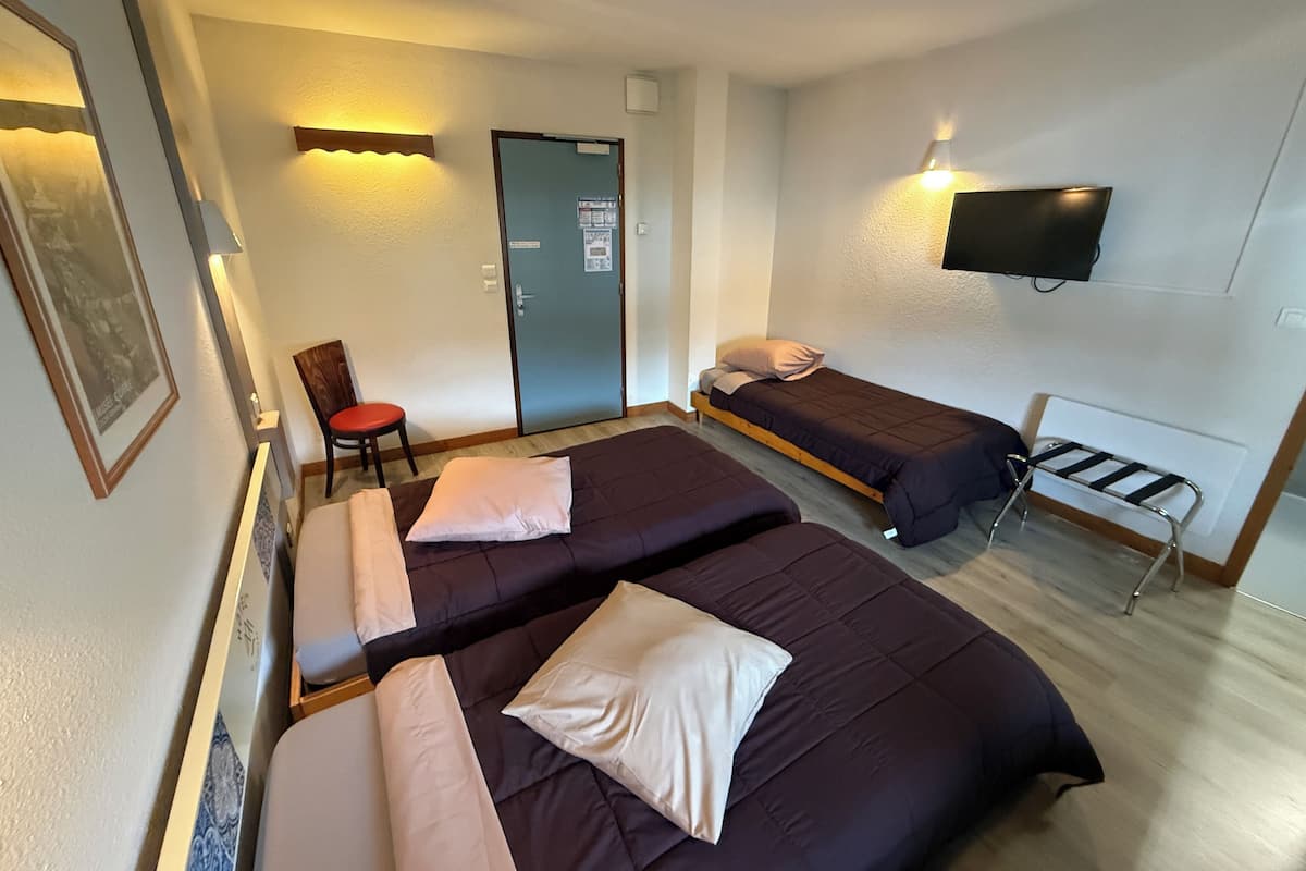 Triple Room | Soundproofing, bed sheets