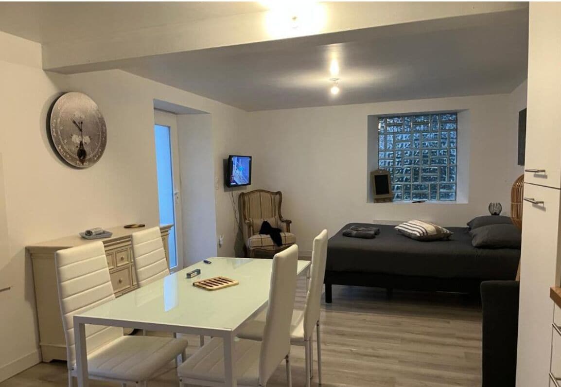 Studio Suite | Soundproofing, bed sheets