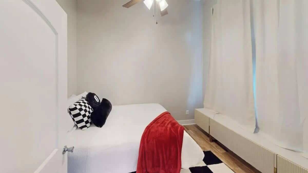 2 多间卧室、熨斗/熨衣板、WiFi、床单