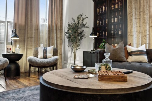 Bourbon-themed Home w/ Arcade & Hot Tub for Groups