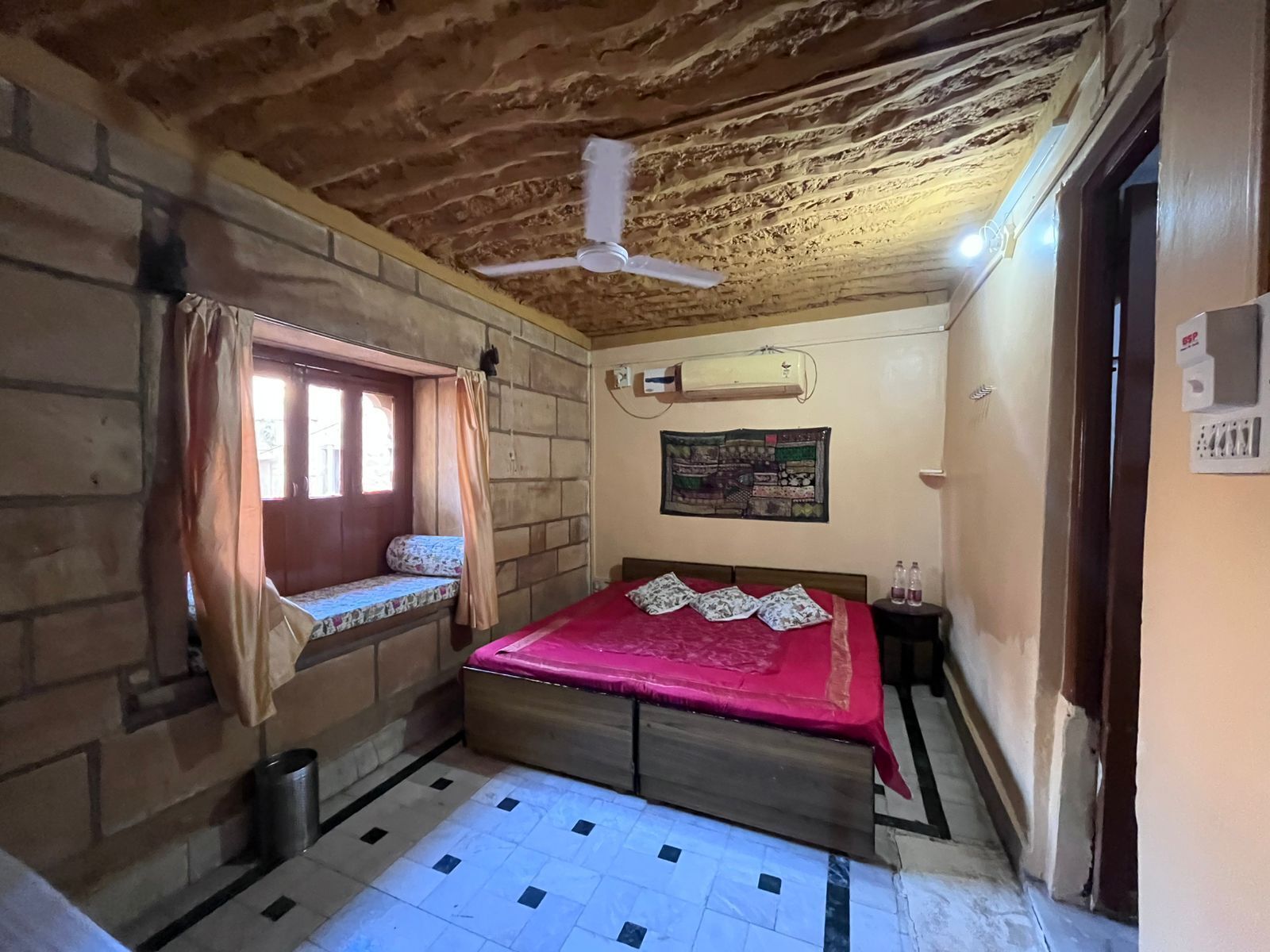 Habitación | Sábanas de algodón egipcio, ropa de cama de alta calidad, wifi gratis