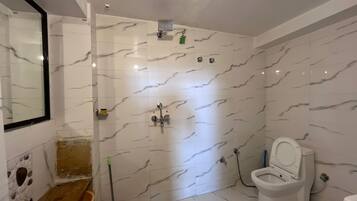 Double or Twin Room | Bathroom | Free toiletries, soap, shampoo, toilet paper