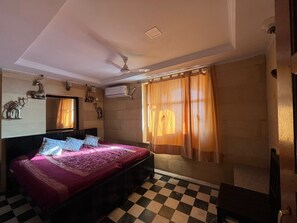 Habitación Confort | Sábanas de algodón egipcio, ropa de cama de alta calidad, wifi gratis