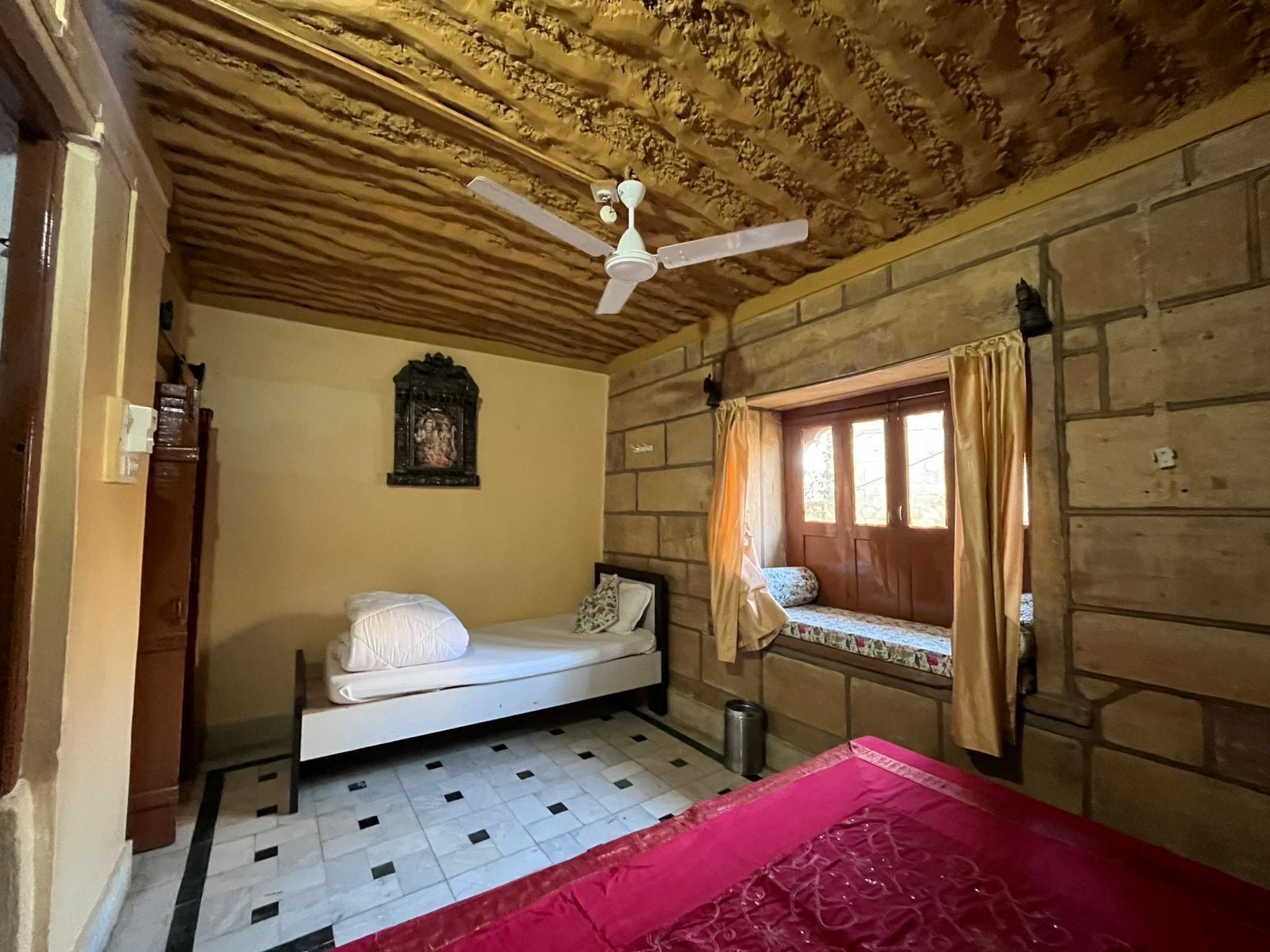 Sábanas de algodón egipcio, ropa de cama de alta calidad y wifi gratis 