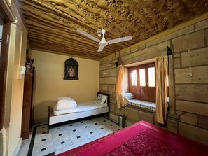 Room | Cadar kapas Mesir, peralatan tempat tidur premium, Wi-fi percuma 