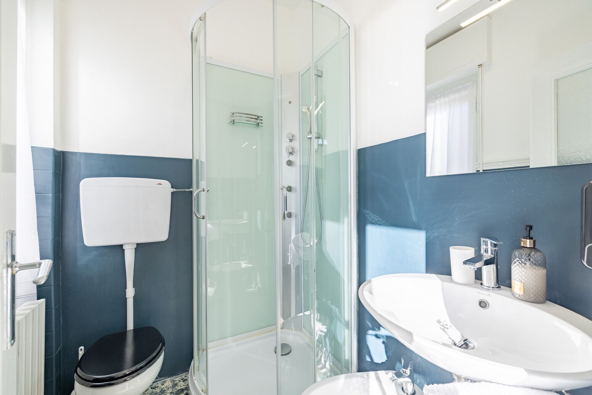 Doccia, asciugacapelli, bidet, asciugamani