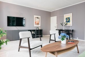 Unclassified image, 4 of 13, button