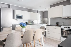 Fridge, microwave, oven, stovetop