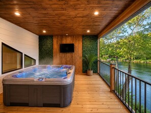 Indoor spa tub