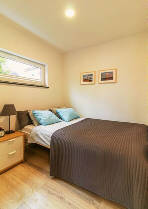 Deluxe Apartment, Garden View | Pillowtop beds, blackout drapes, iron/ironing board, free WiFi