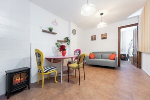 Living area - Tropical Garden (Lower 2) (Granada)
