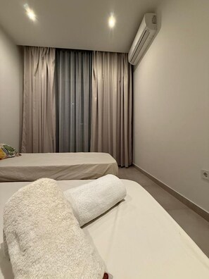 2 bedrooms, iron/ironing board, bed sheets