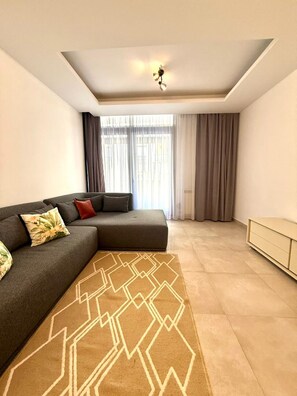 Living area - Chéraga Family Haven | Garage, 4 Beds & Baby Crib (Chéraga)