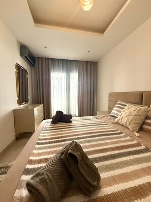 2 bedrooms, iron/ironing board, bed sheets