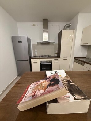 Private kitchen - Chéraga Family Haven | Garage, 4 Beds & Baby Crib (Chéraga)