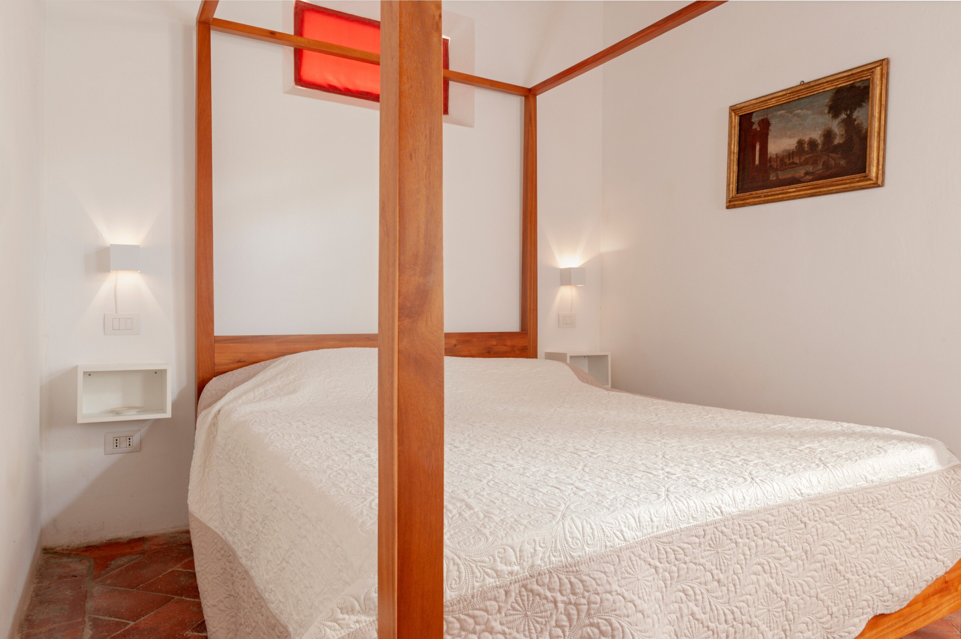 2 bedrooms, iron/ironing board, WiFi