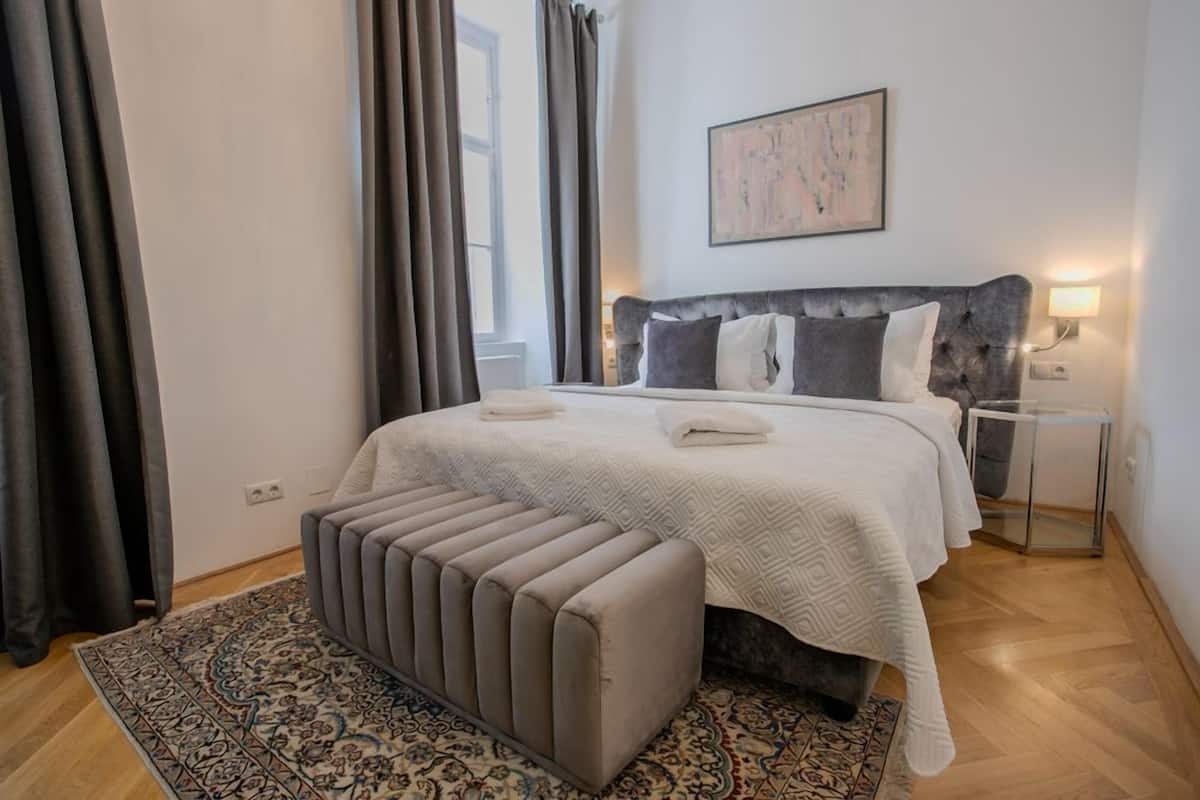 I/22a Studio Apartment | Langsir/tirai gelap terus, seterika/papan seterika, Wi-fi percuma 