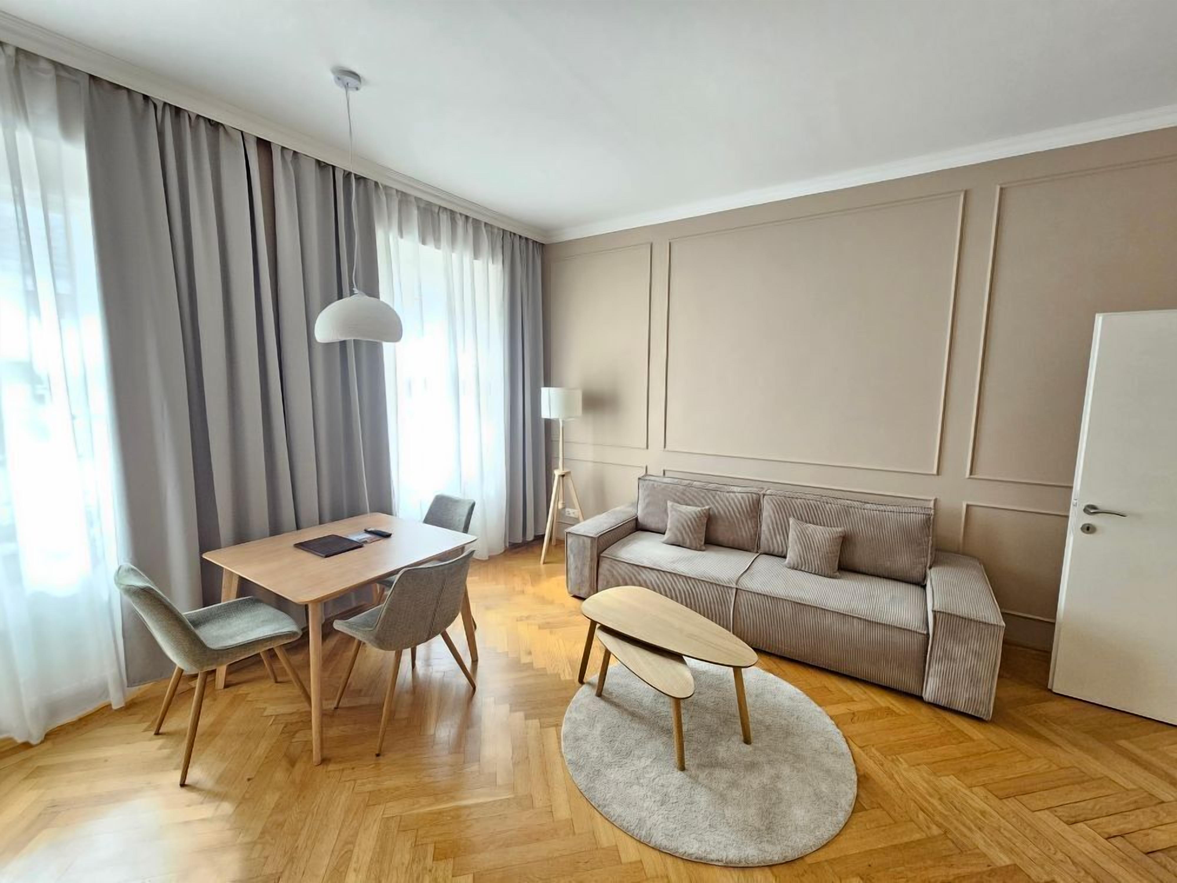 I/28 Apartment with 1 bedroom | Ruang tamu | 40 inci televisyen skrin rata dengan kabel 