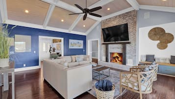 Smart TV, fireplace, offices, computer monitors