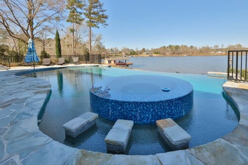 Private 7BR Lakehouse Estate|Pool, HotTub|13 Beds